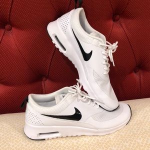 White Nike Air Max Thea